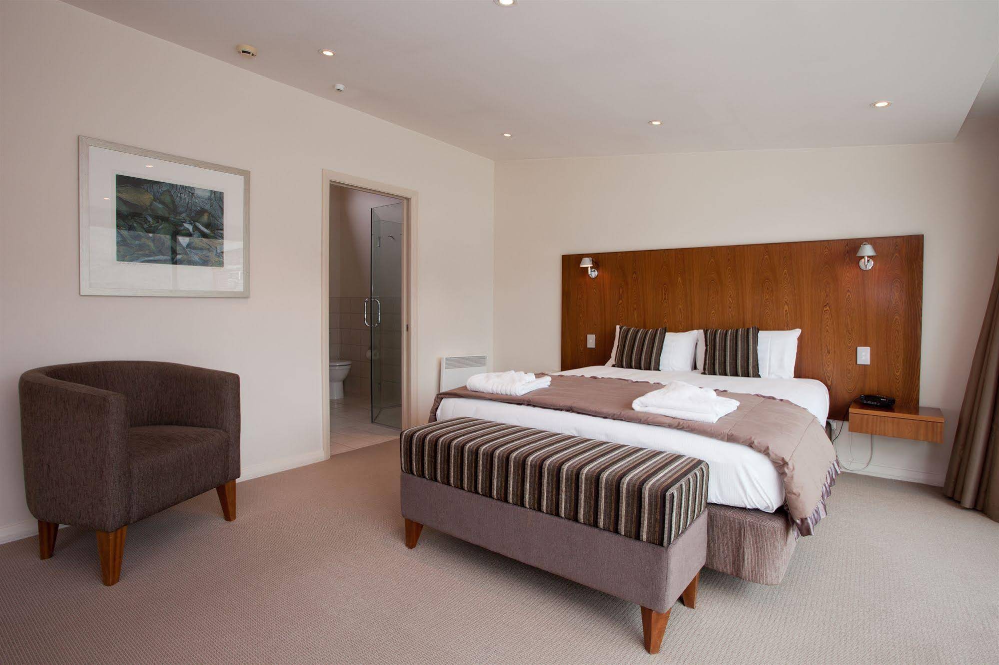 Lakeside Serviced Apartments