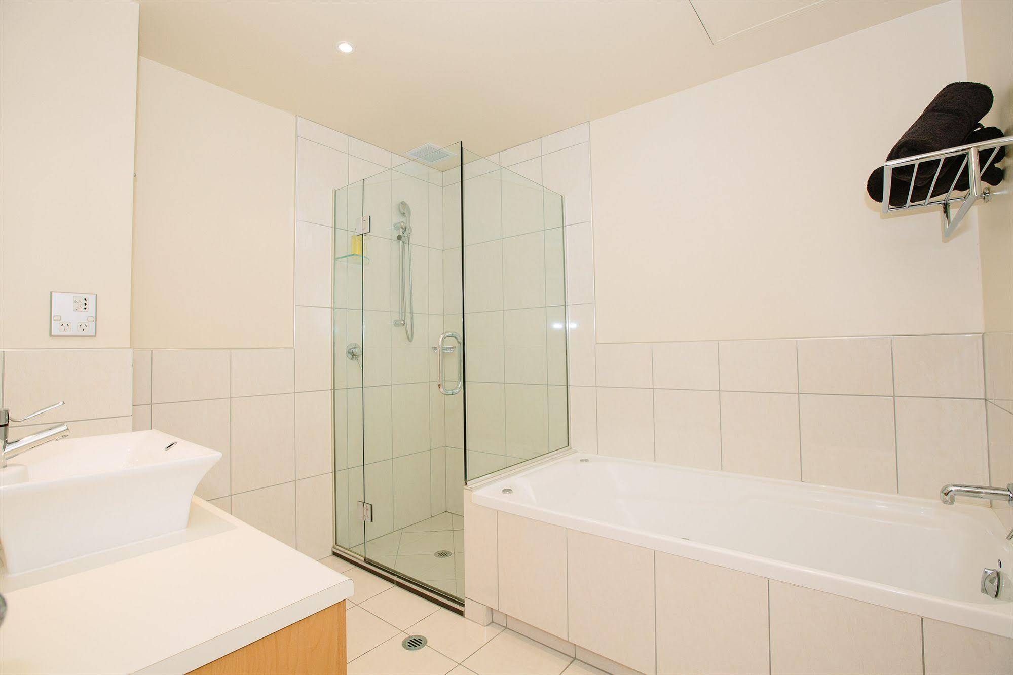 Lakeside Serviced Apartments
