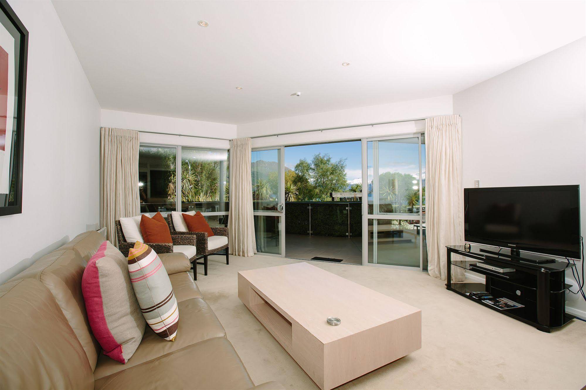 Lakeside Serviced Apartments