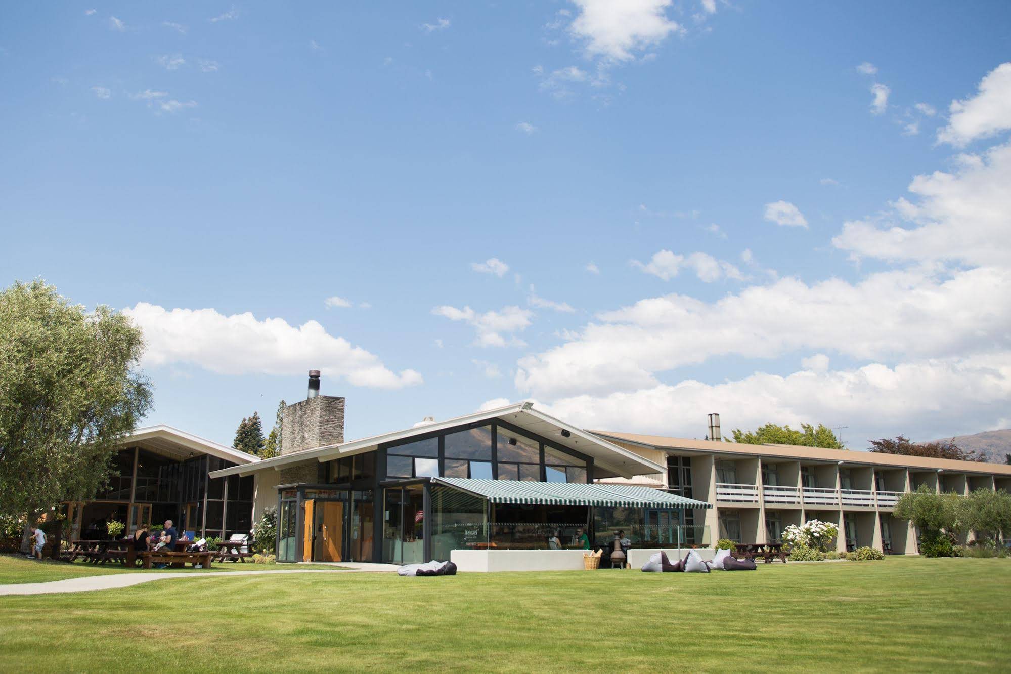 Wanaka Hotel