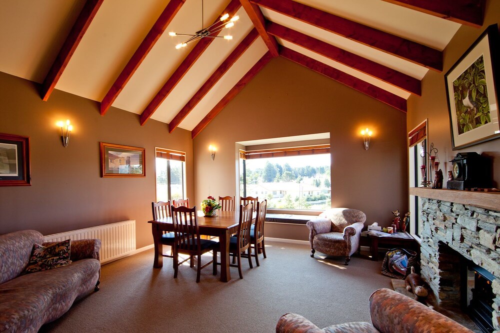 Websters on Wanaka Lodge