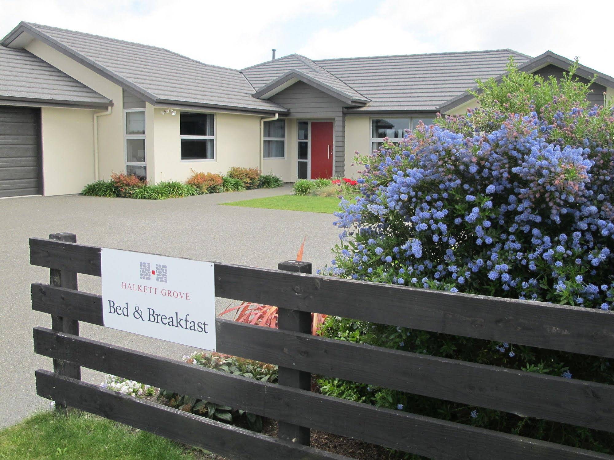 Halkett Grove Bed and Breakfast