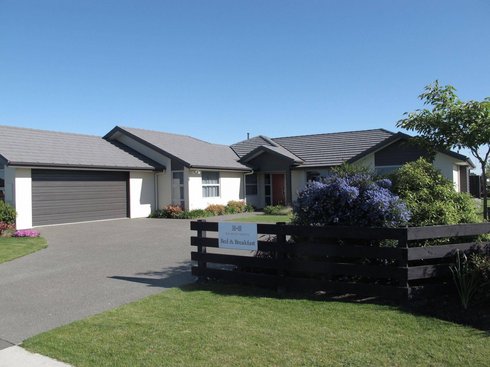 Halkett Grove Bed and Breakfast