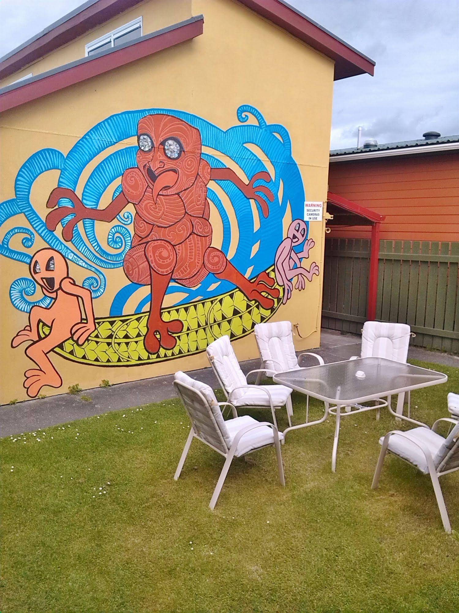 Bazil's Hostel & Surf School