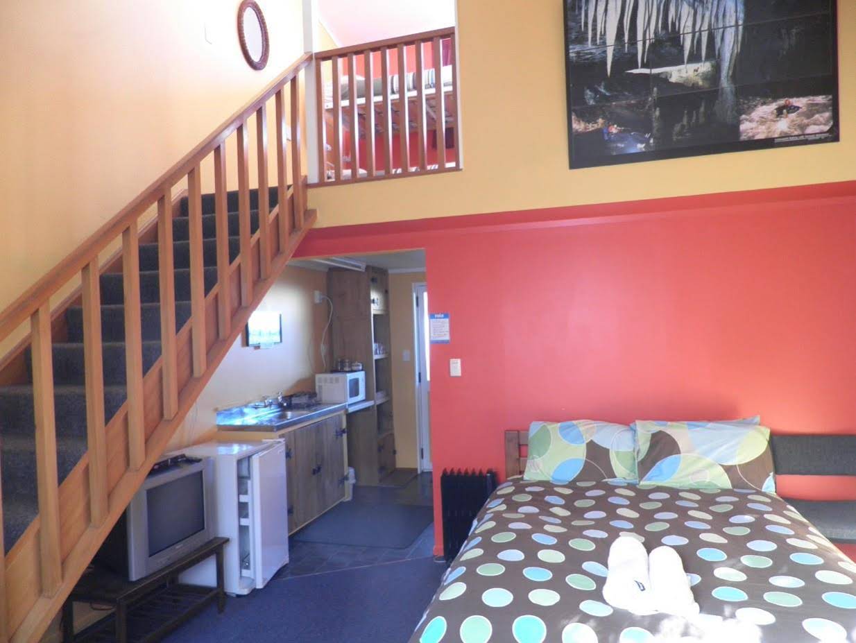 Bazil's Hostel & Surf School