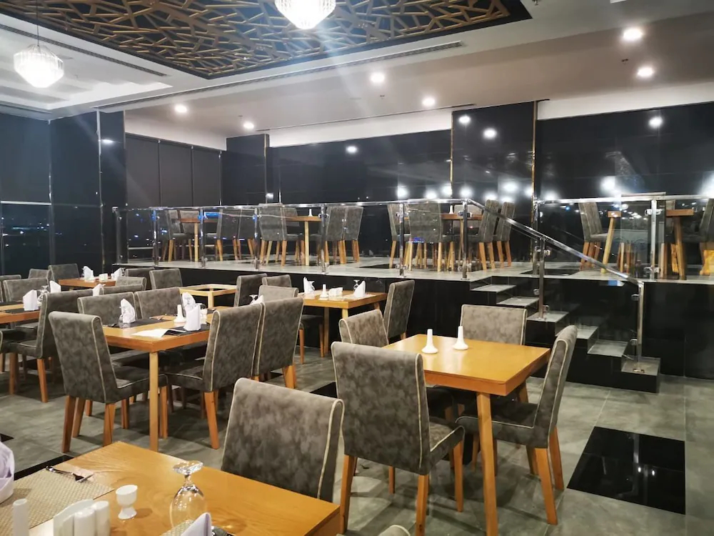 Parkside Plaza Hotel – Muscat