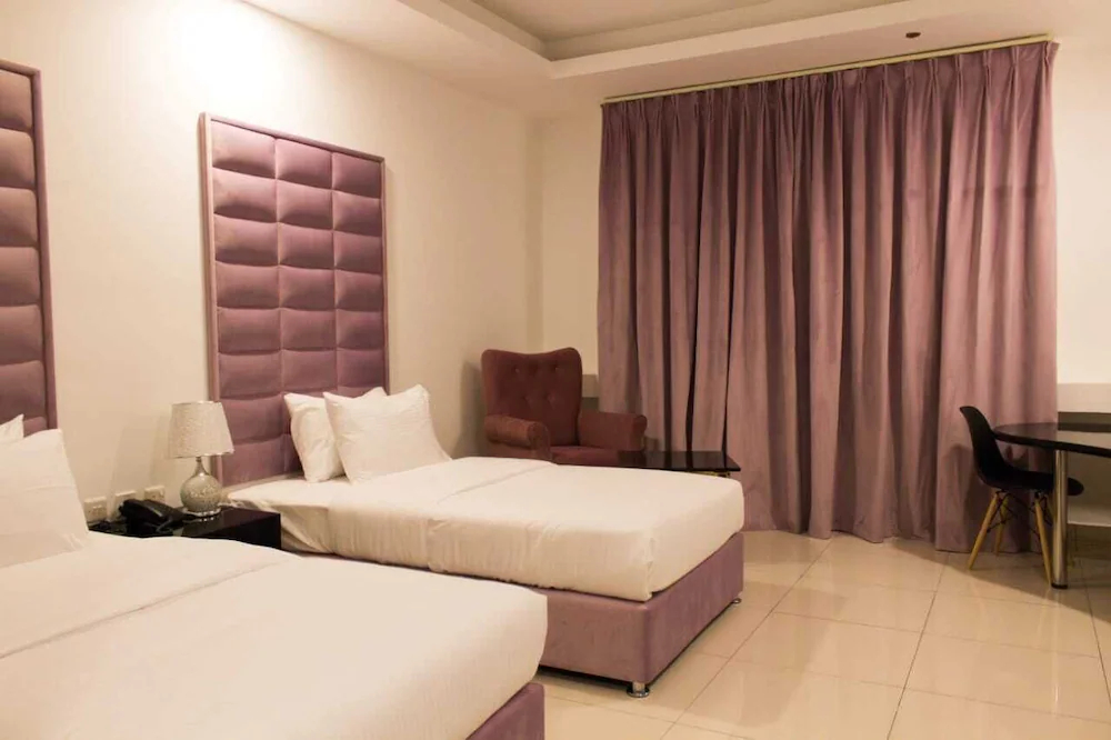 Parkside Plaza Hotel – Muscat