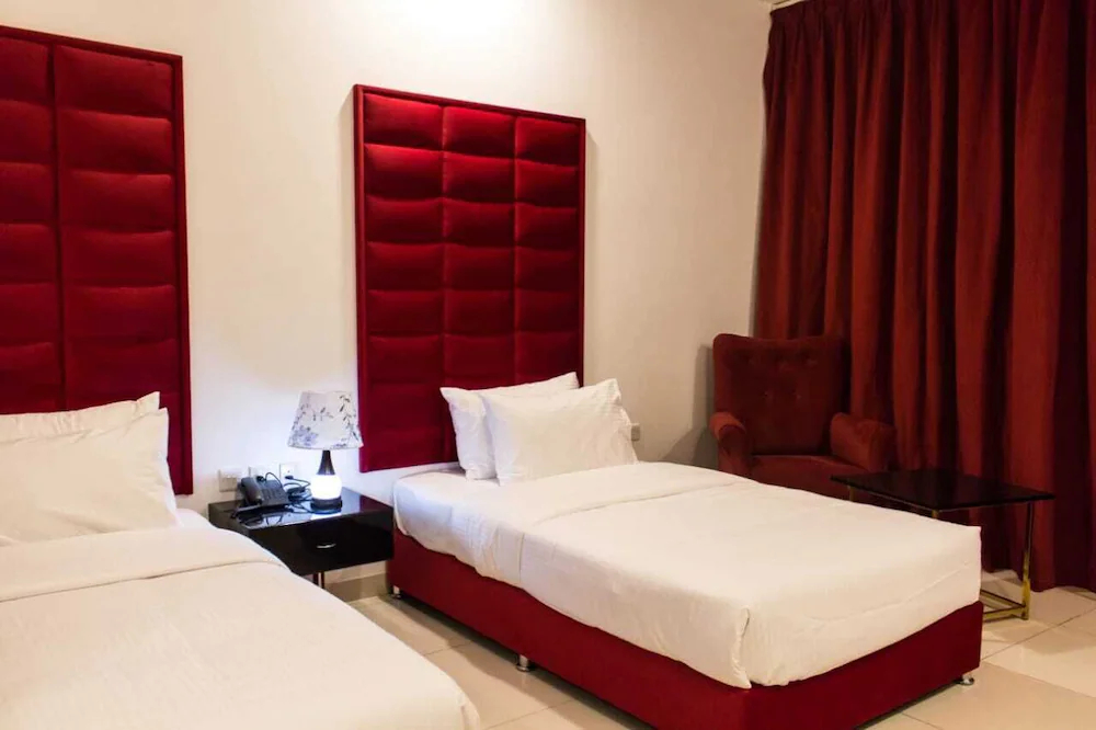 Parkside Plaza Hotel – Muscat