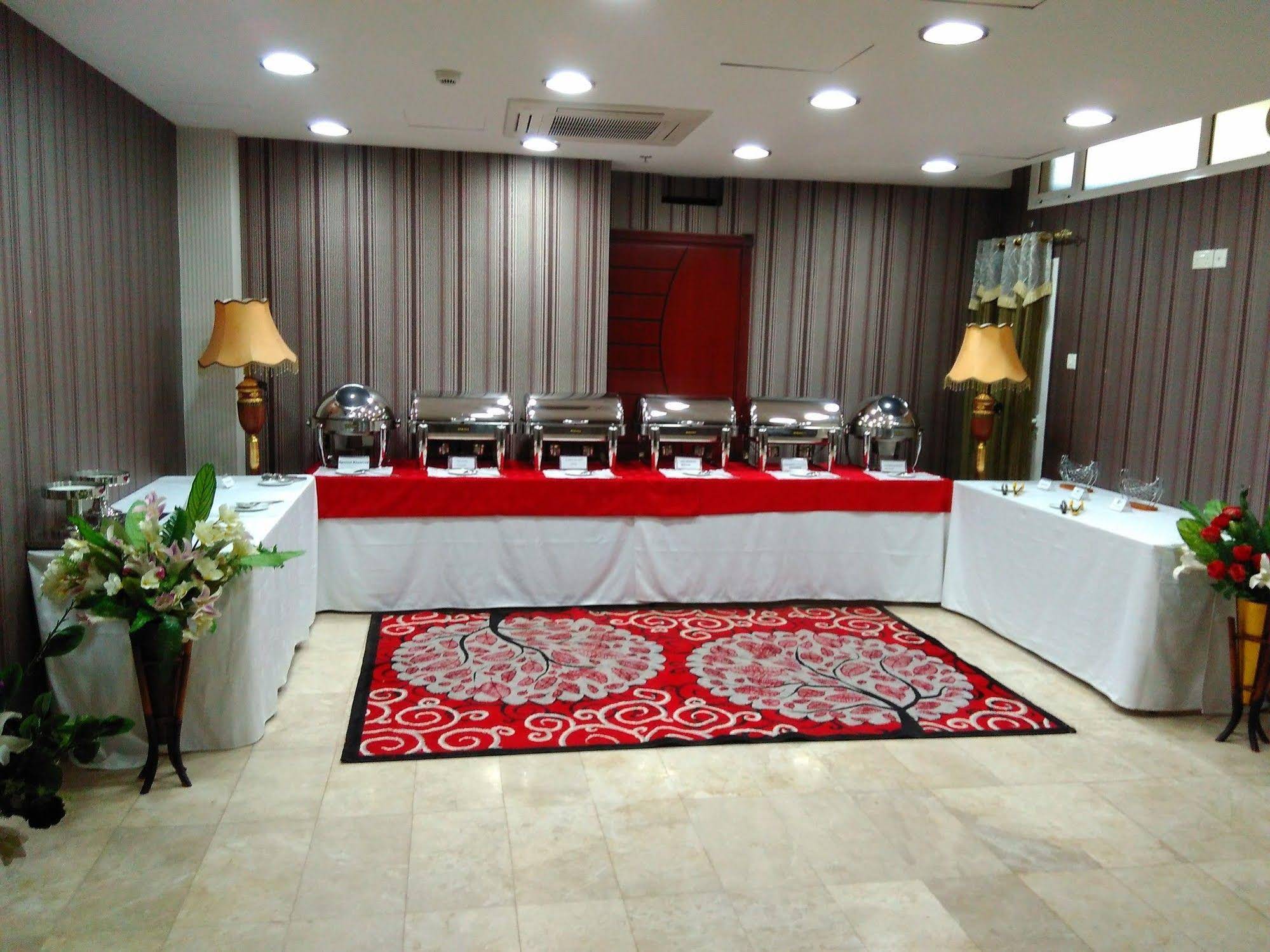 Pioneer Hotel Apartments