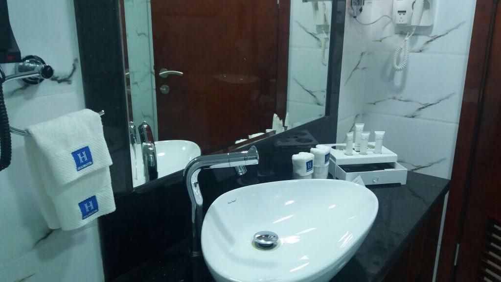 Golden Tulip Headington Ruwi