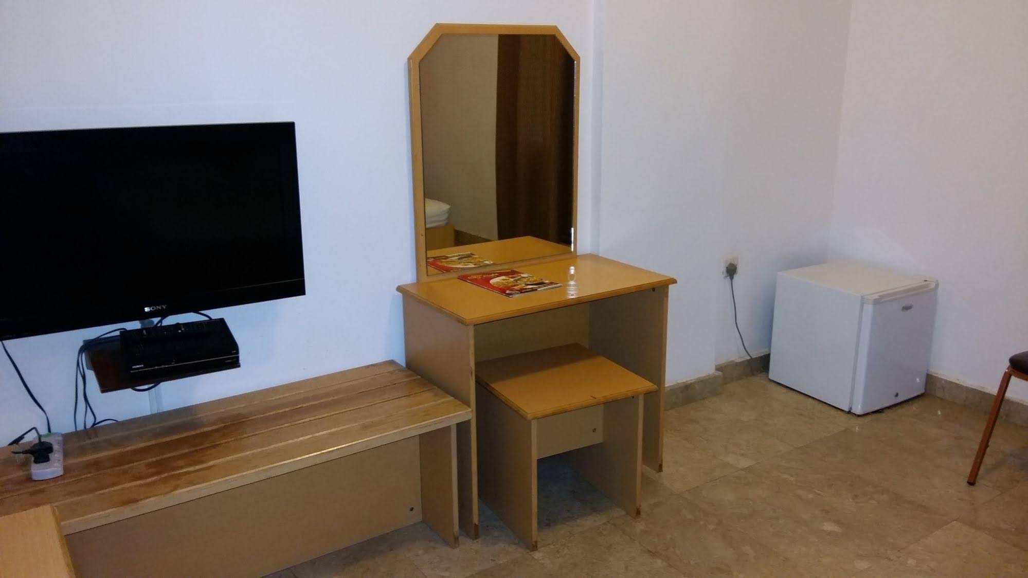 OYO 117 Majestic Hotel