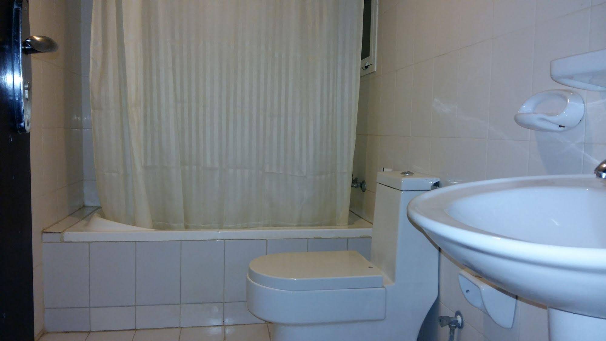 OYO 117 Majestic Hotel