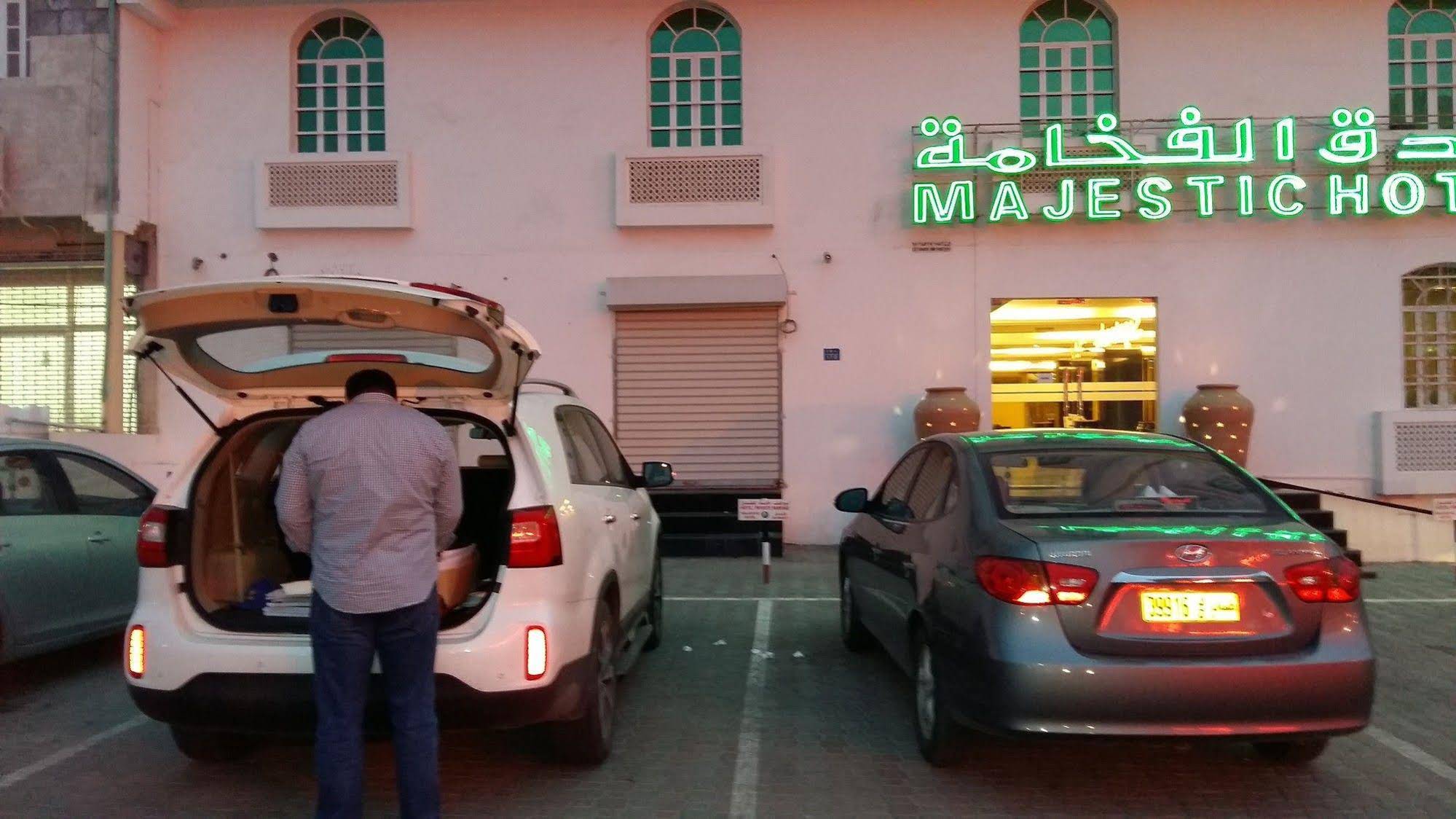 OYO 117 Majestic Hotel