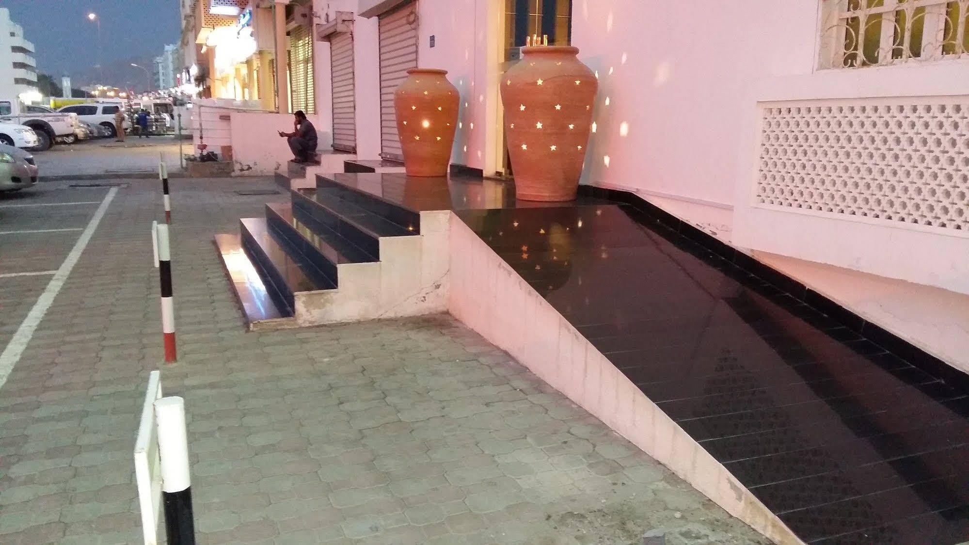 OYO 117 Majestic Hotel