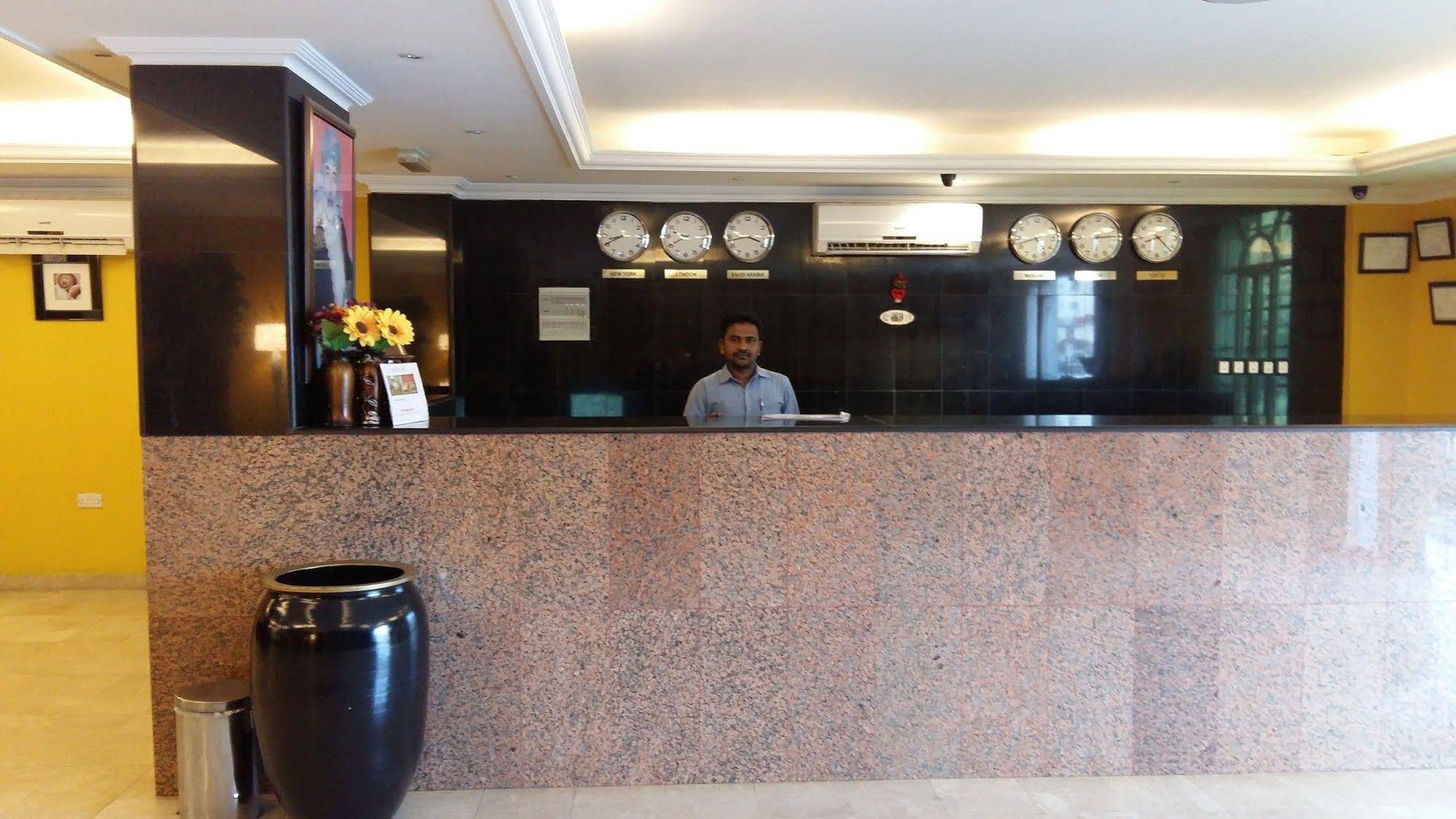 OYO 117 Majestic Hotel