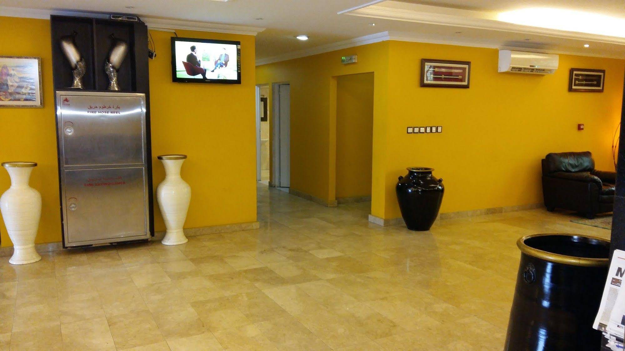 OYO 117 Majestic Hotel