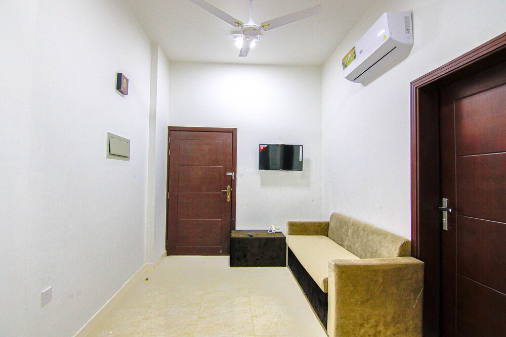 Al Gazzaz Furnished Apartment by OYO Rooms