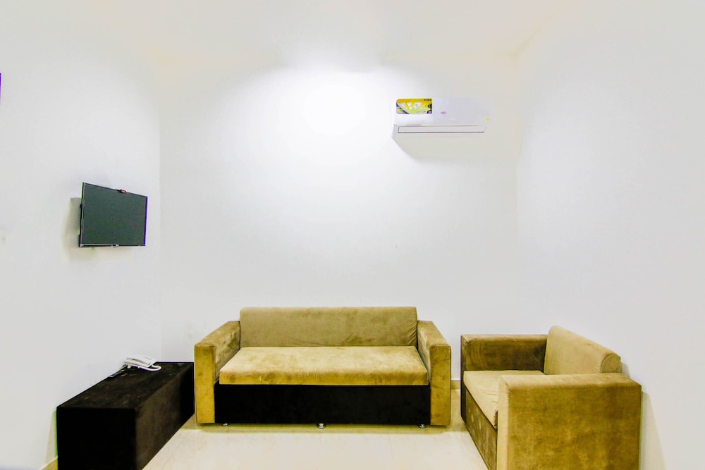 Al Gazzaz Furnished Apartment by OYO Rooms