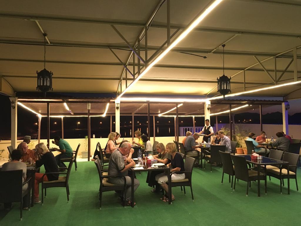 Al Ayjah Plaza Hotel