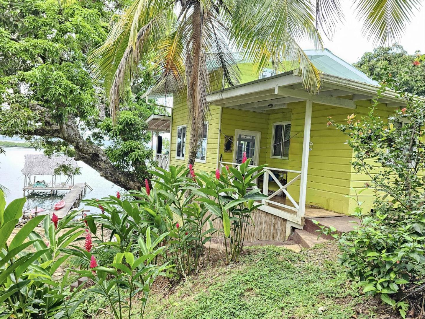 Los Secretos Guesthouse