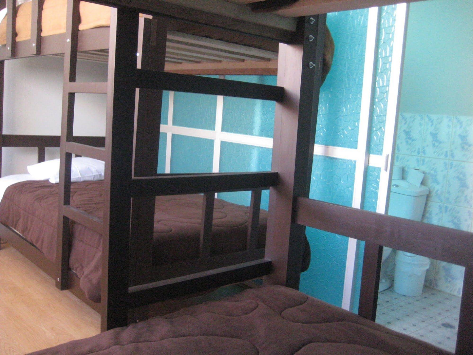 Mango Hostel B&B