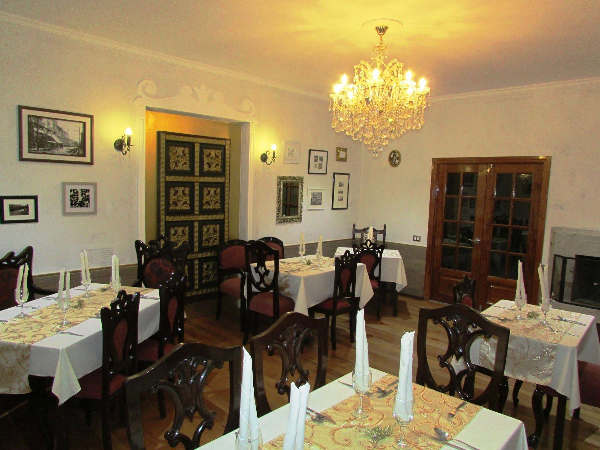 Queen's Villa