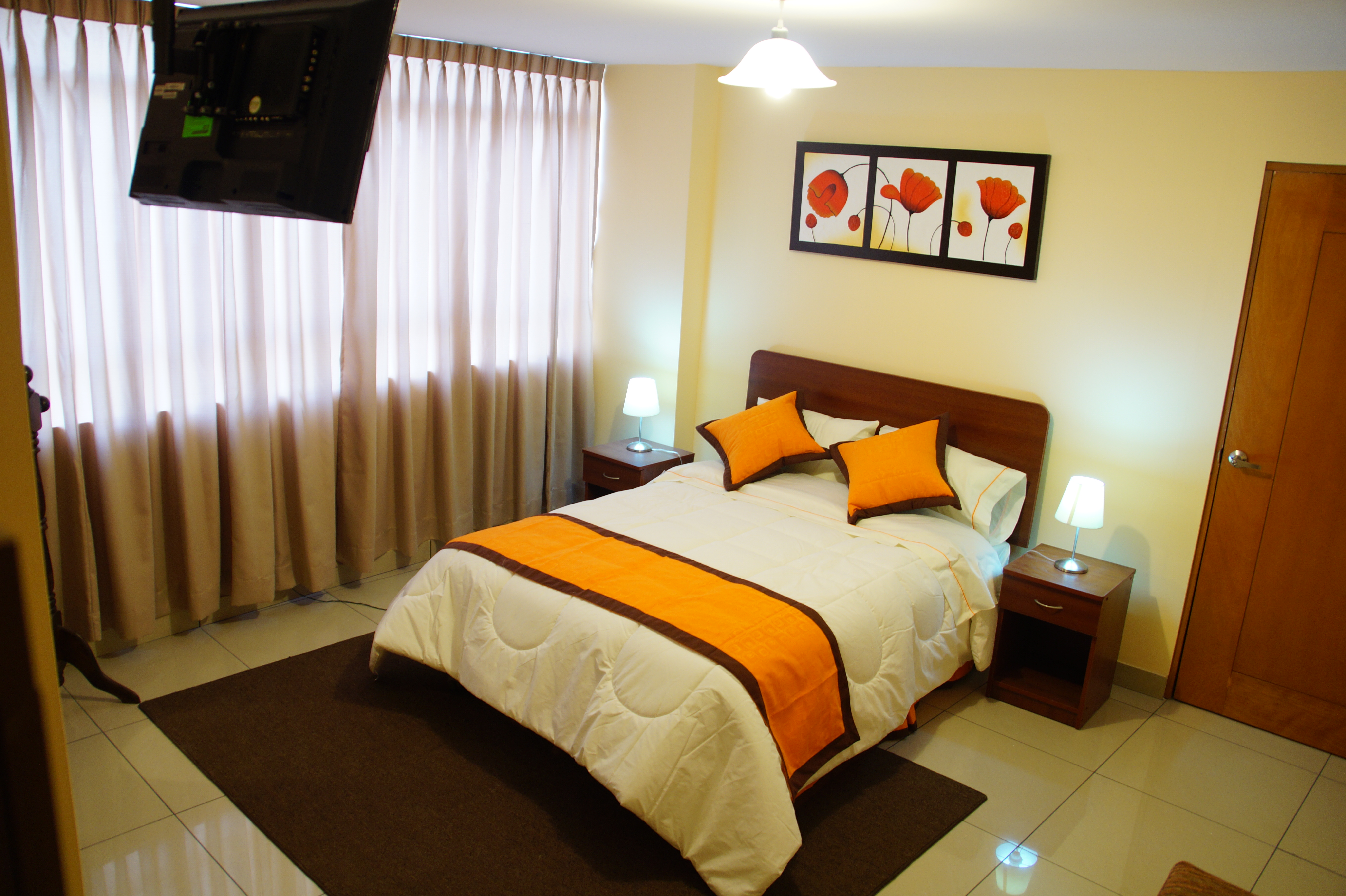 Yuraq Hotel