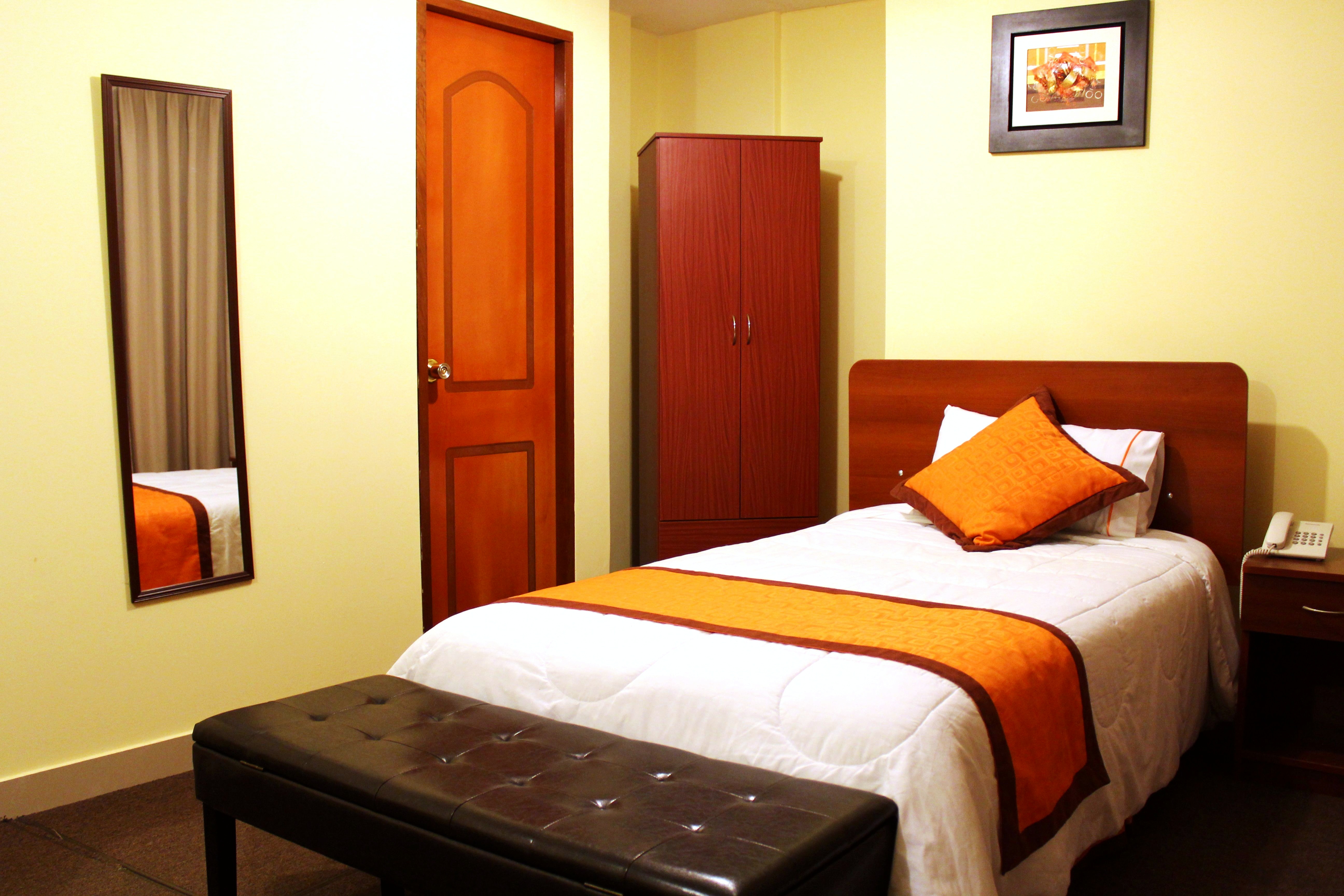 Yuraq Hotel