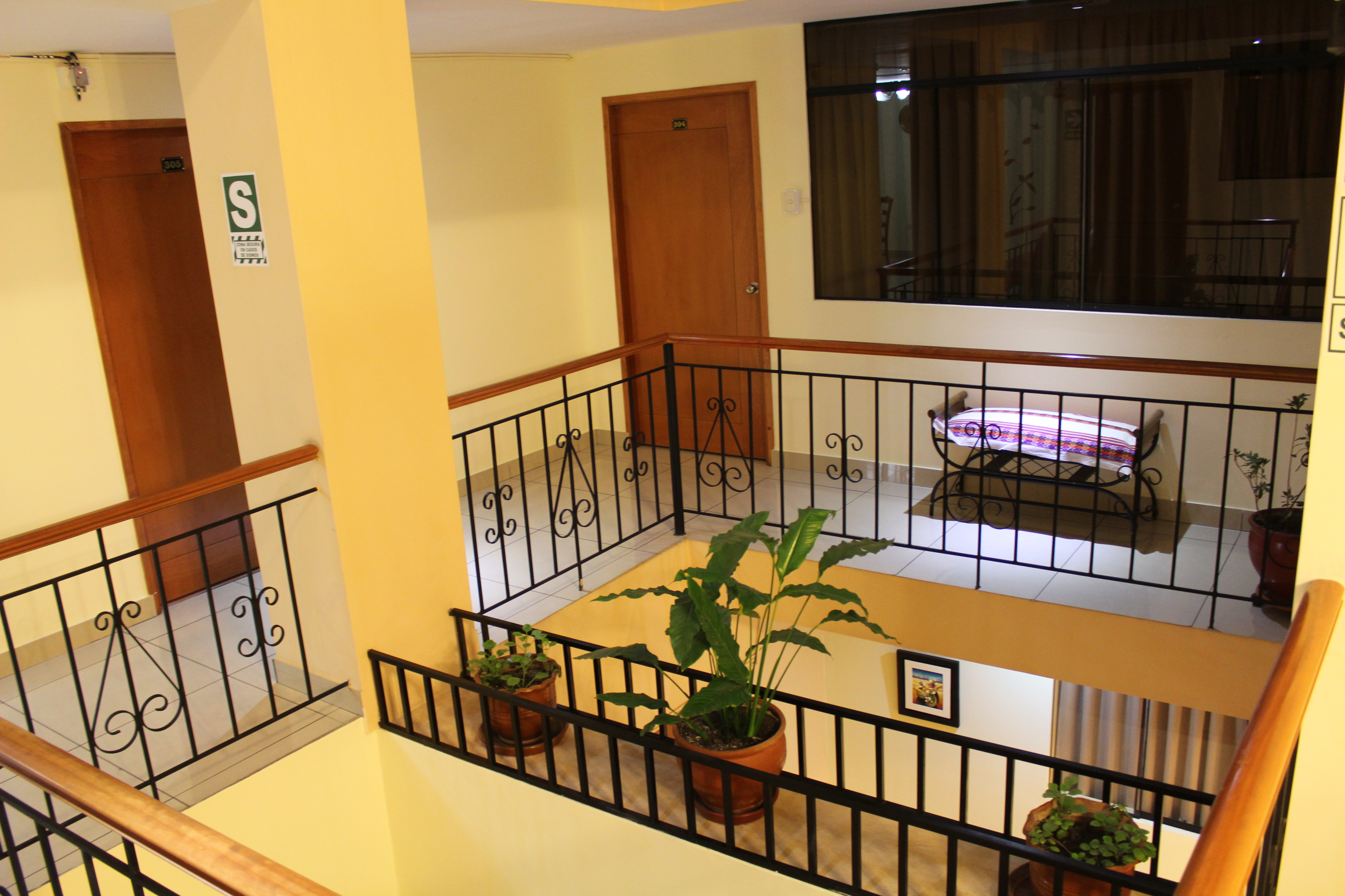 Yuraq Hotel