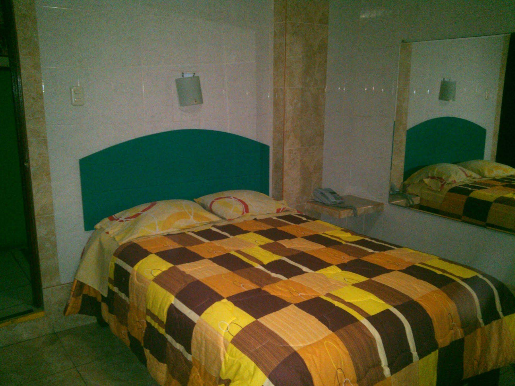 Hostal Hostello - Lima Airport