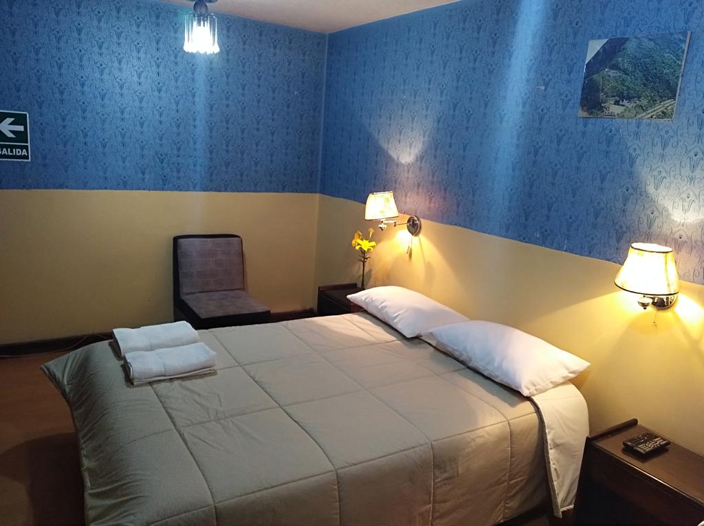 Alejandros Hotel