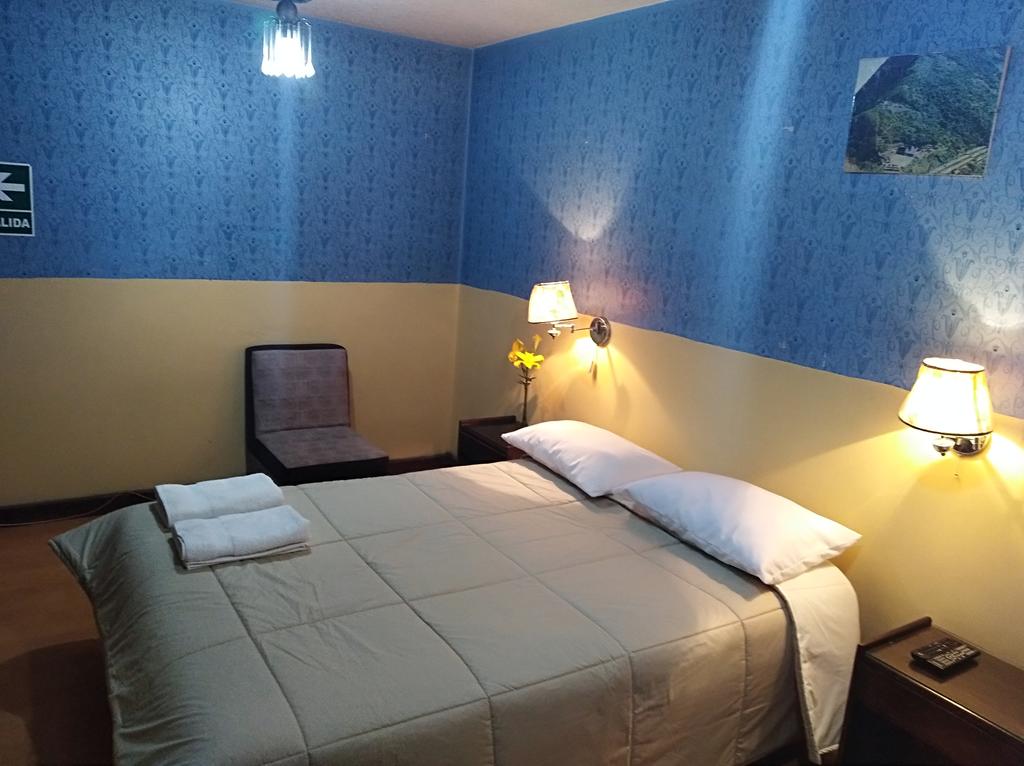 Alejandros Hotel