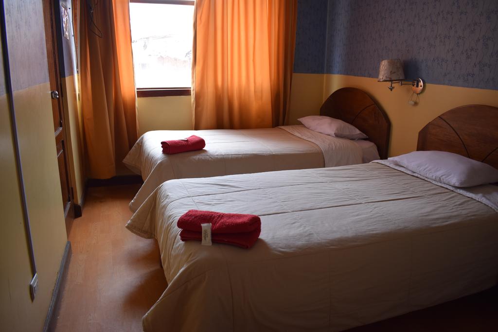 Alejandros Hotel