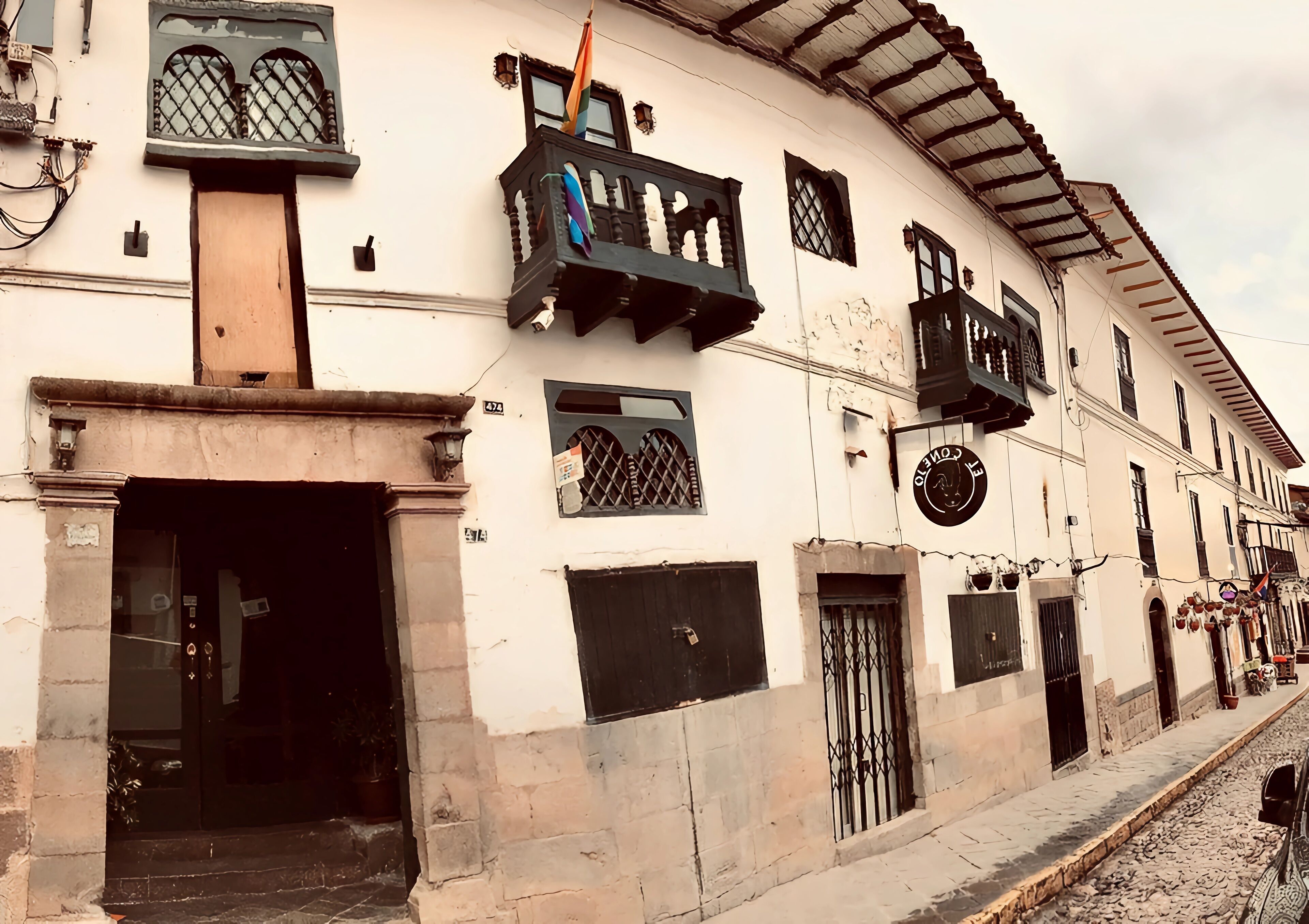 Golden House Hotel
