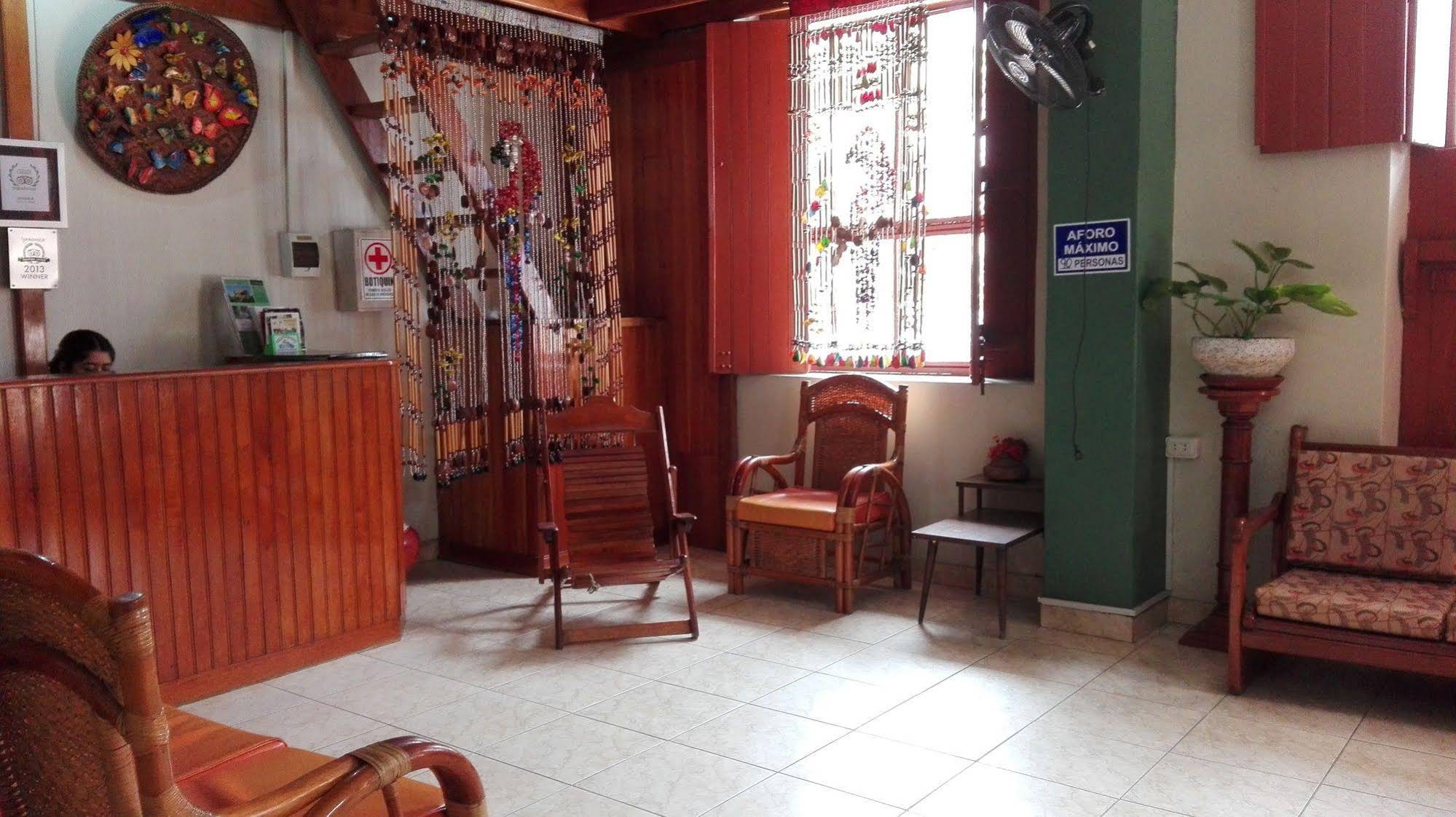 Hostal El Colibri