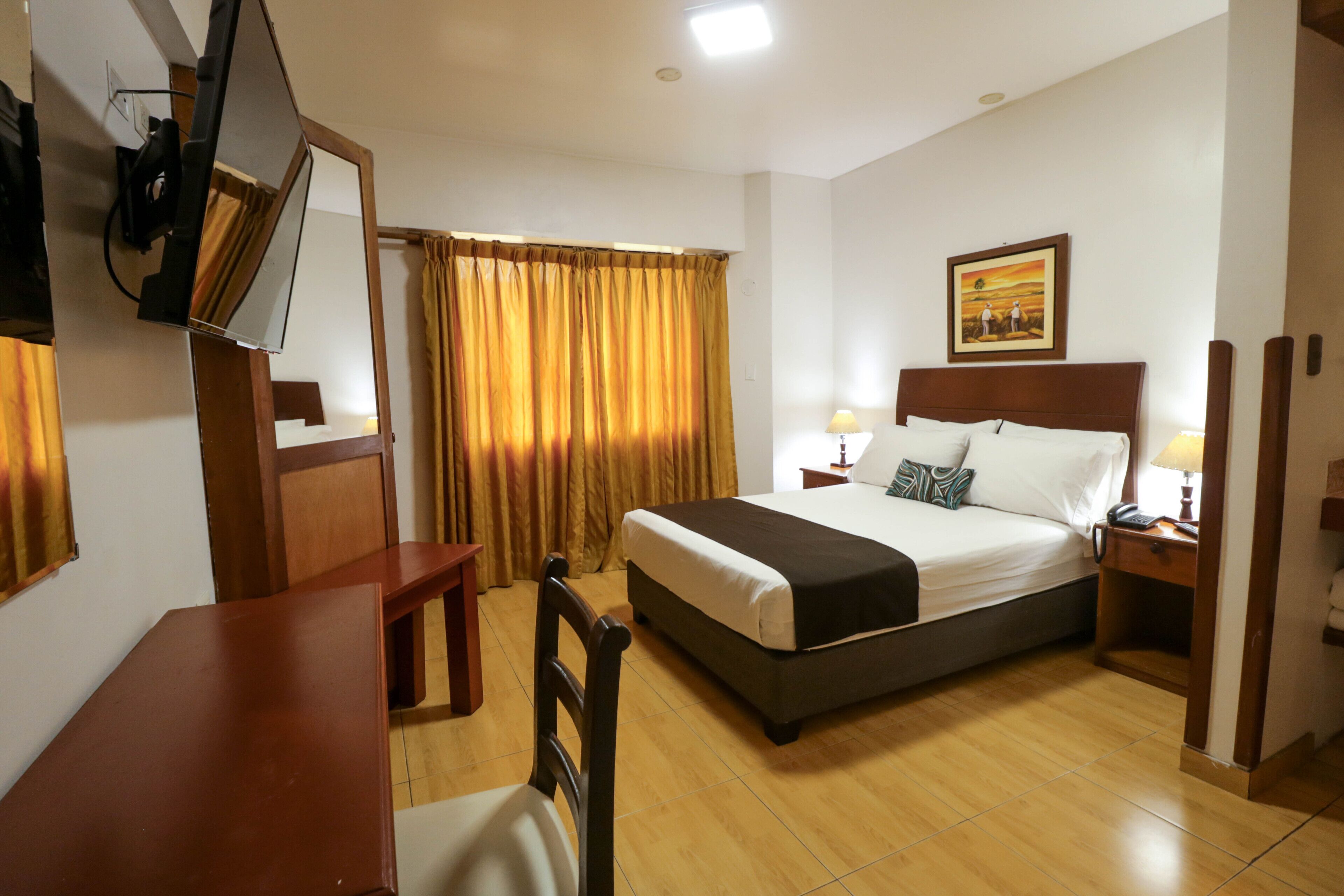 Epiqus Hotel