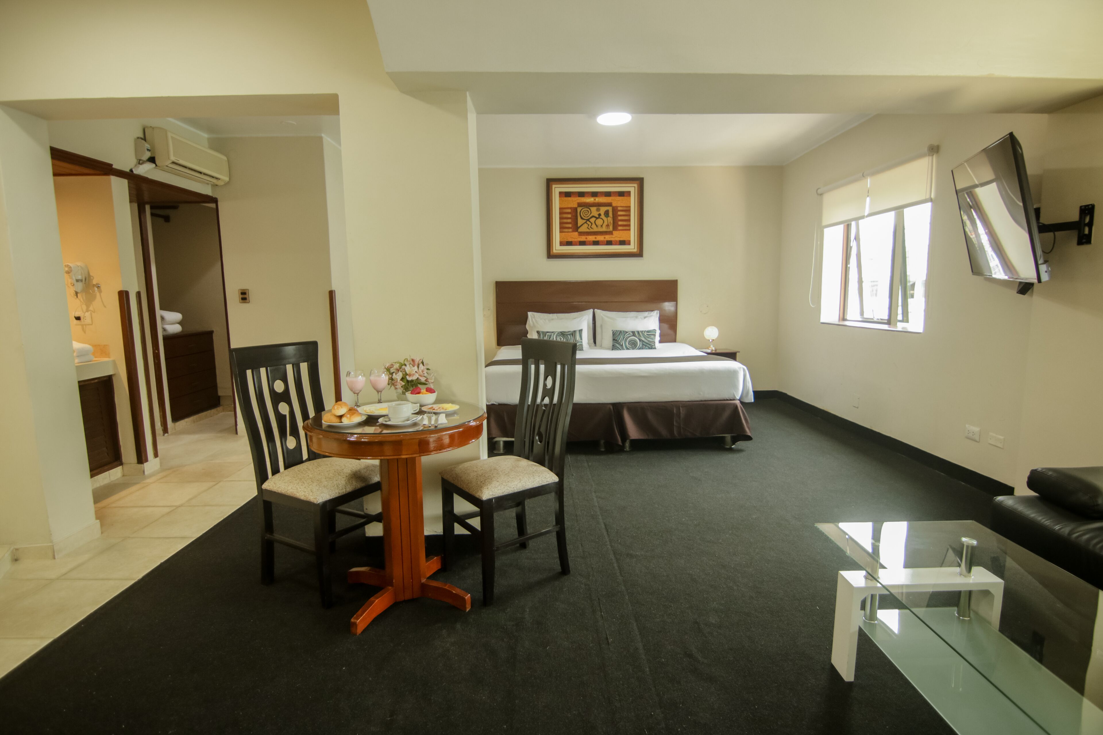 Epiqus Hotel