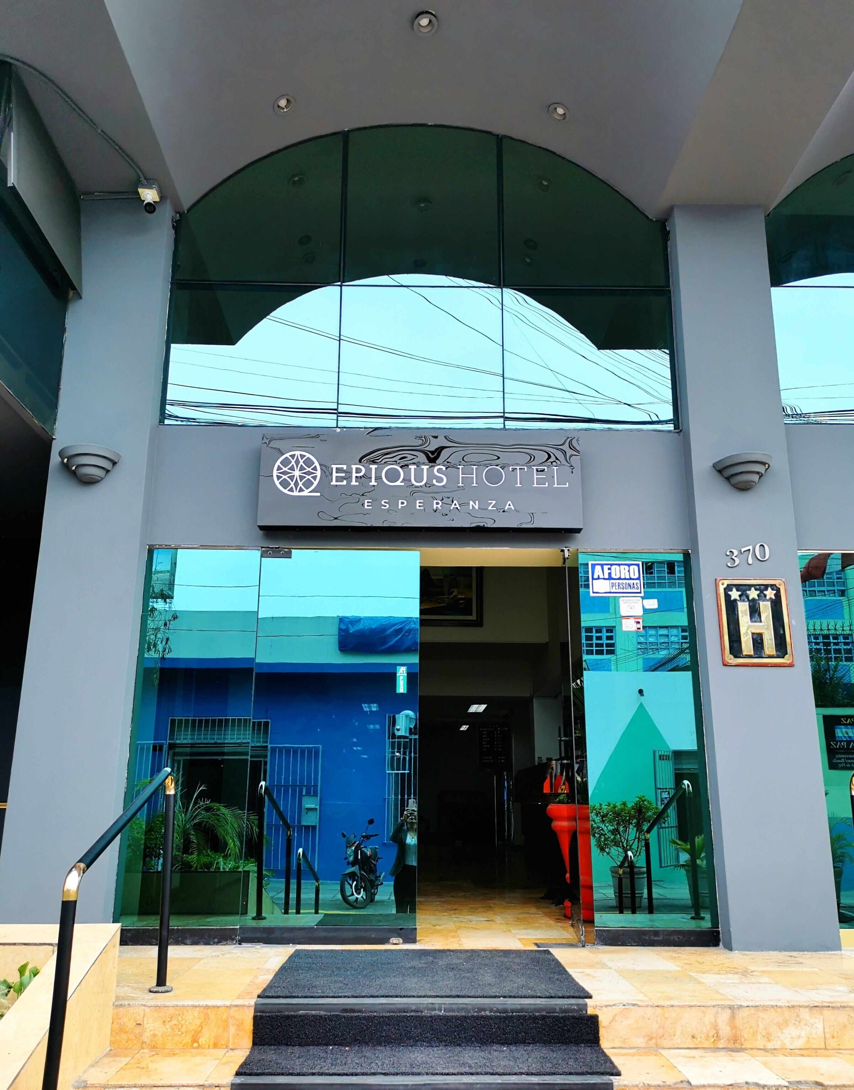 Epiqus Hotel