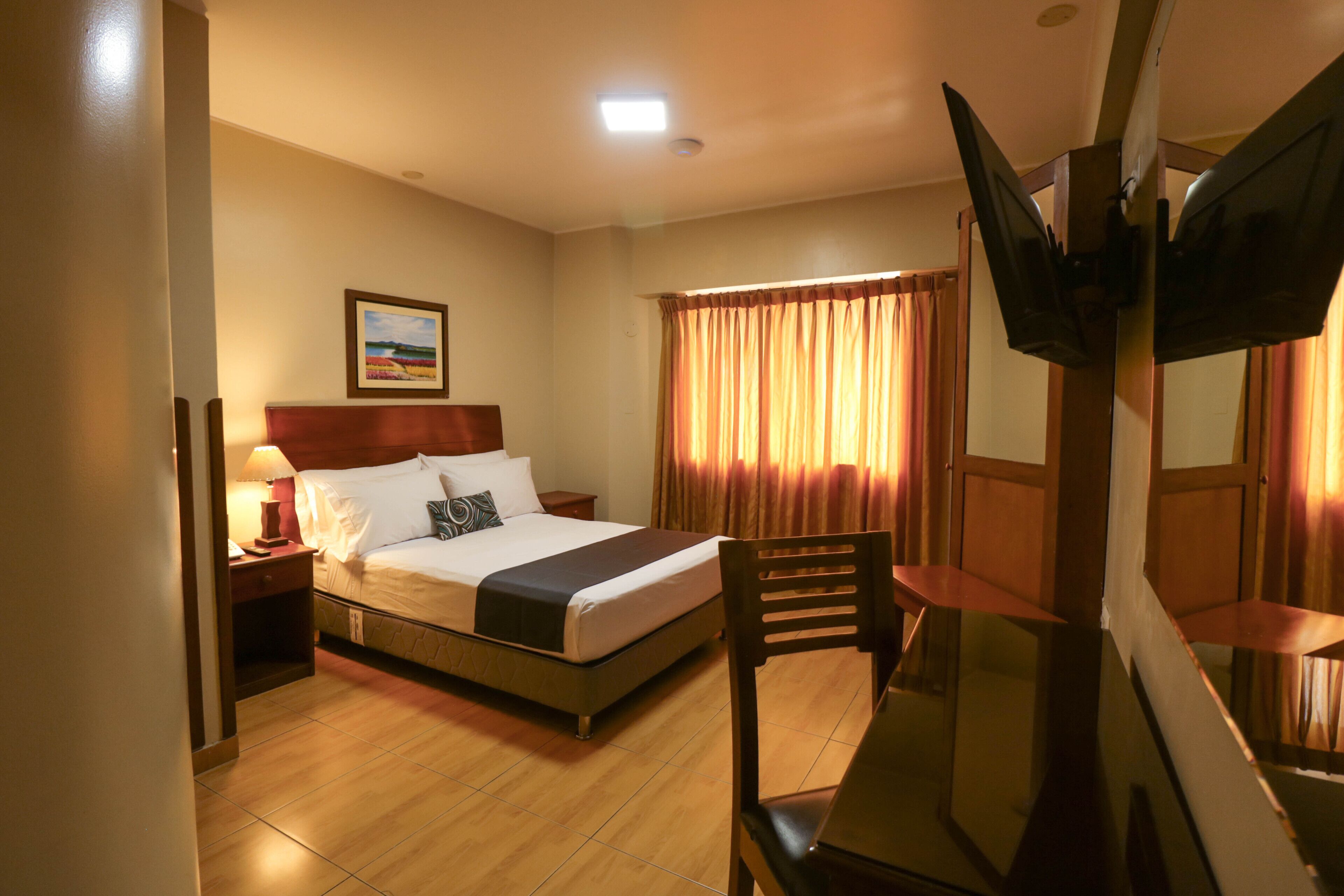 Epiqus Hotel