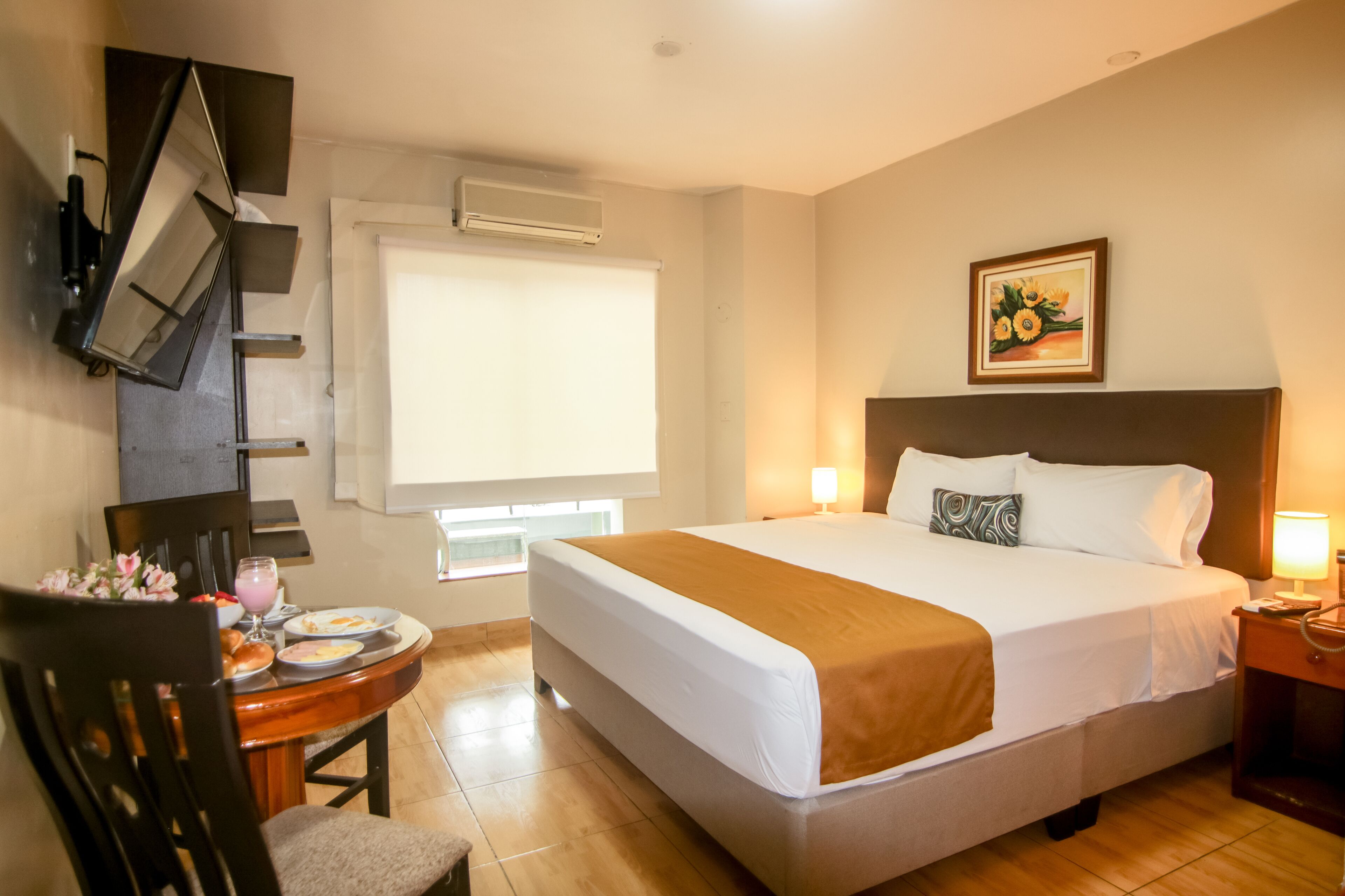 Epiqus Hotel