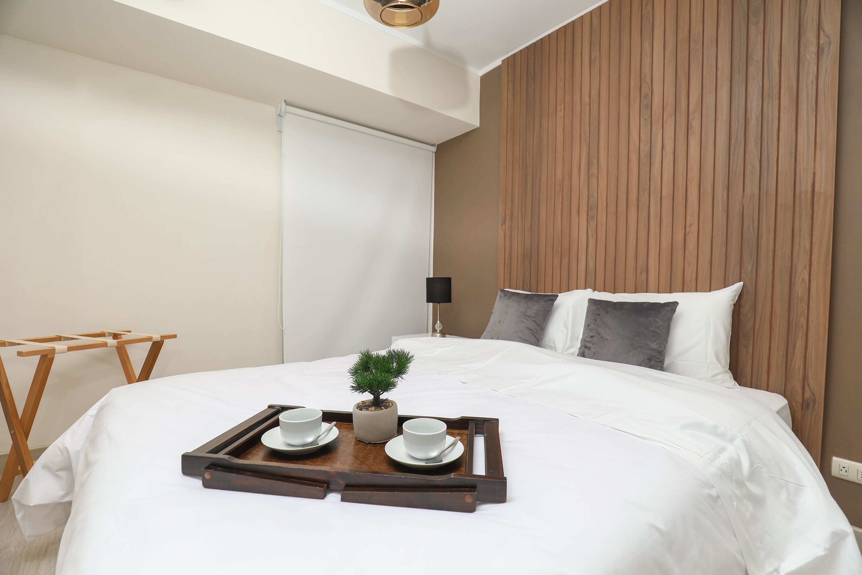 Grau 15 by Trendy Host