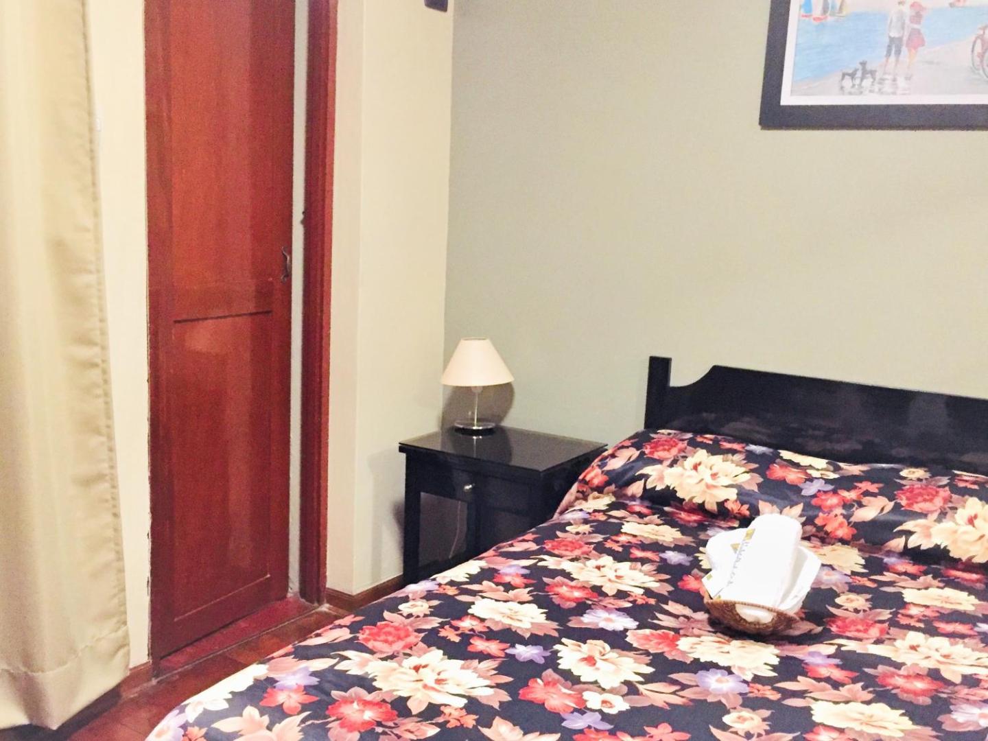 Hostal Carlos Tenaud