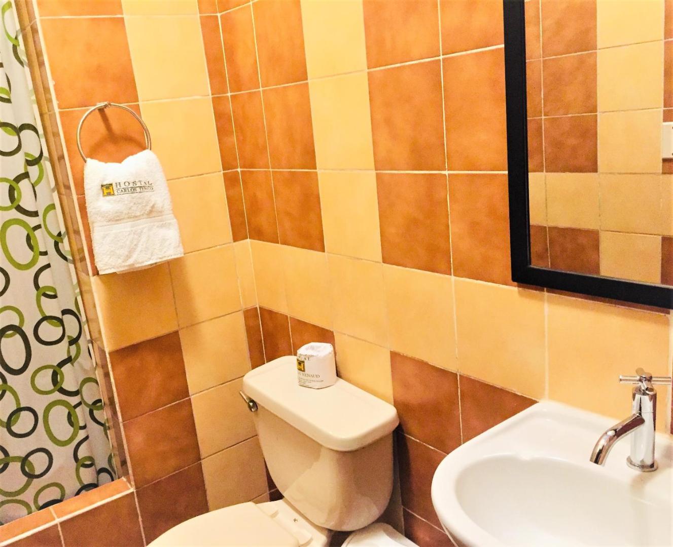 Hostal Carlos Tenaud