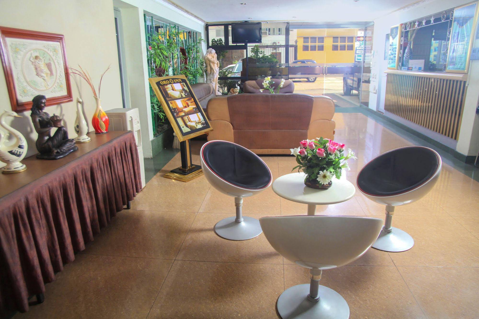Hotel Oro Inn