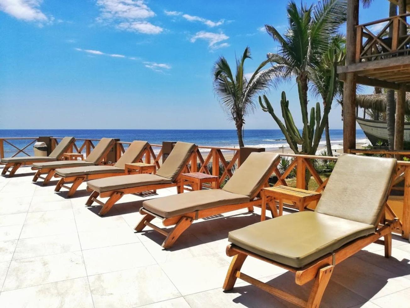Máncora Beach Bungalows