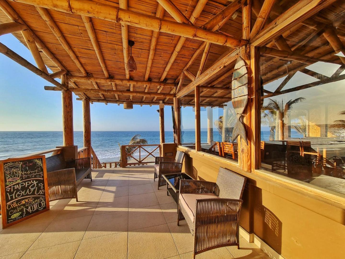 Máncora Beach Bungalows