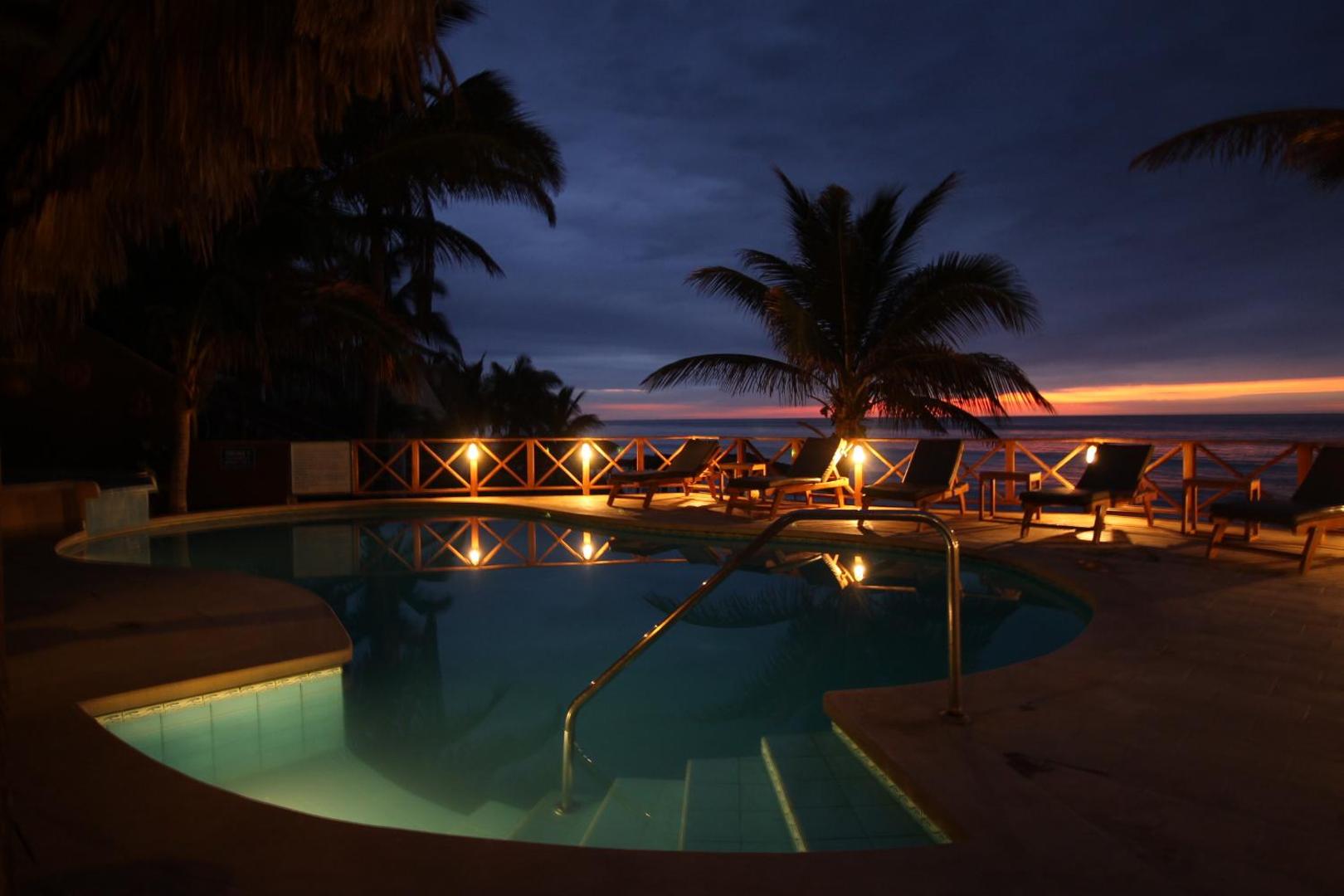 Máncora Beach Bungalows