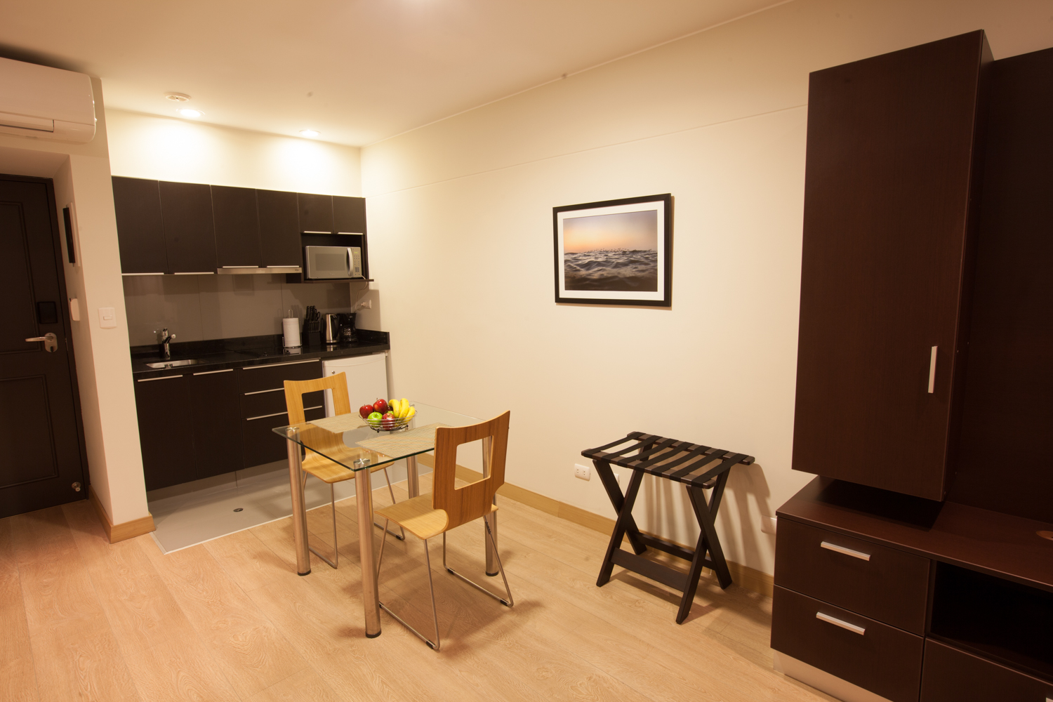 2W Apartments Service - Diez Canseco