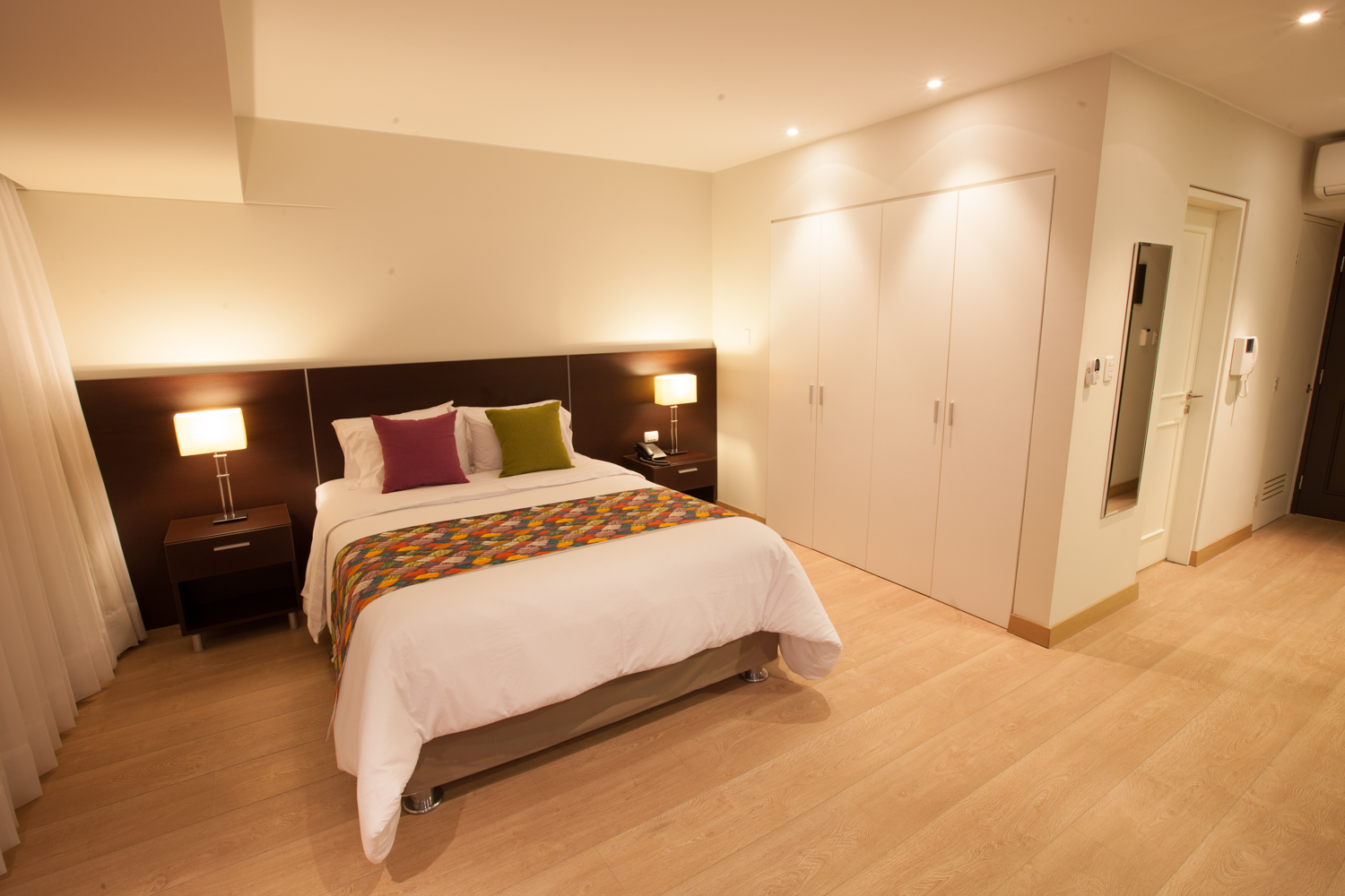 2W Apartments Service - Diez Canseco