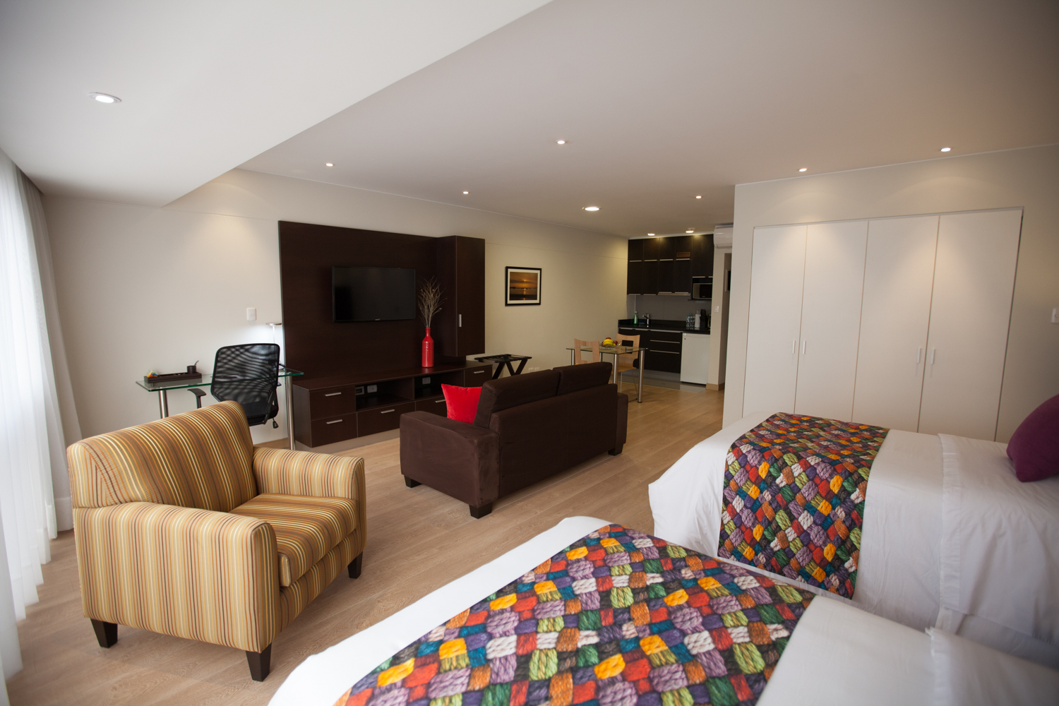 2W Apartments Service - Diez Canseco